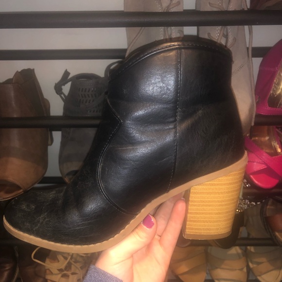 Booties. - Picture 1 of 8